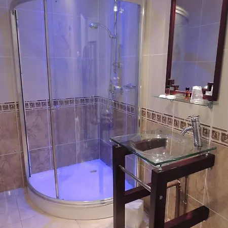 Le Saint Louis 2* Versalhes